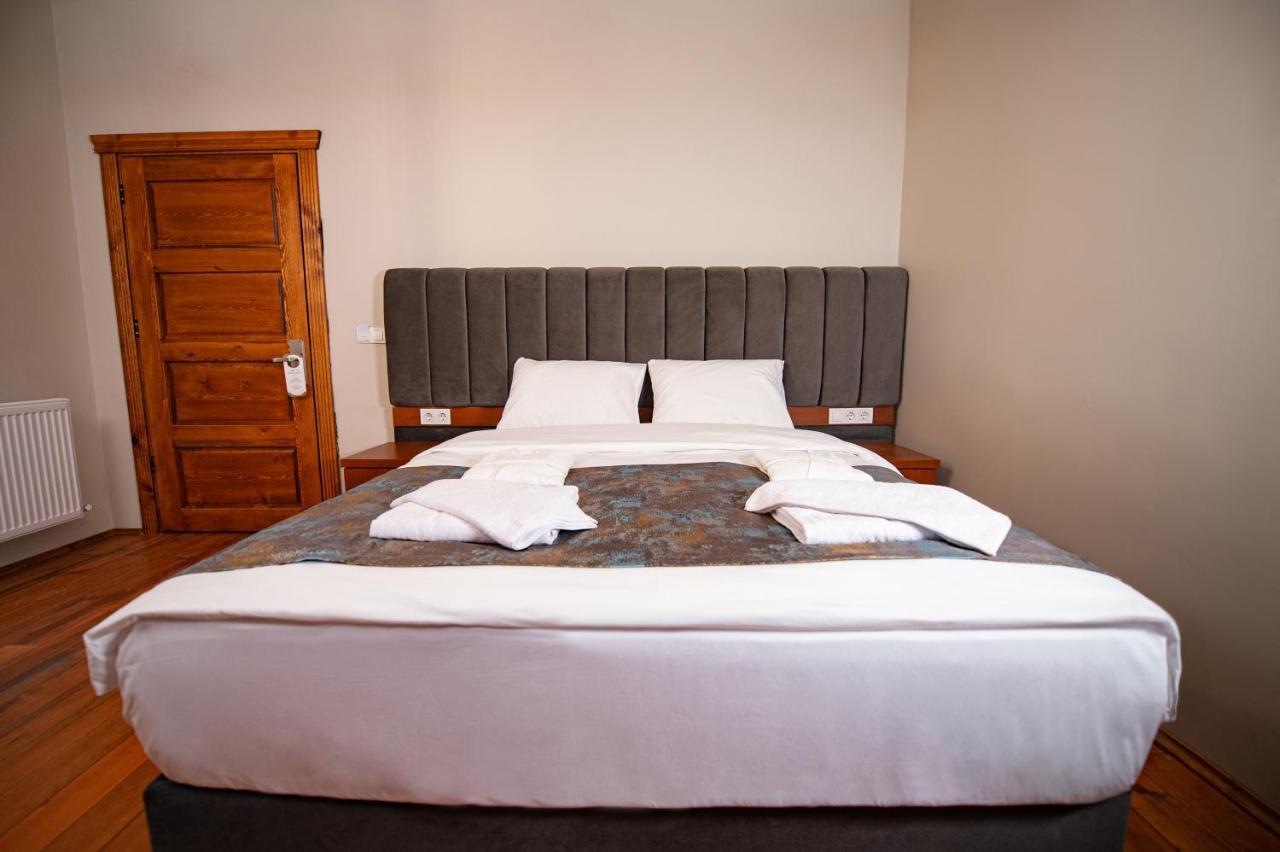 Ahiska Palas Otel Kars Esterno foto